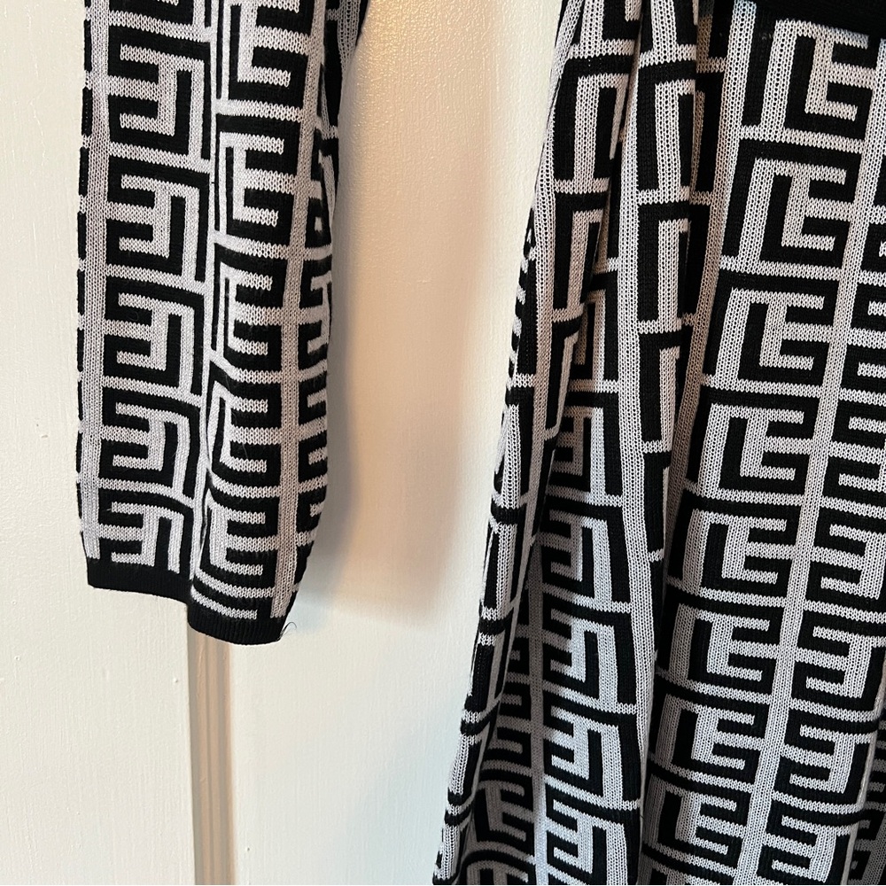 Love Scarlett Geometric Faux Wrap
Dress XL NWT - Picture 4 of 10